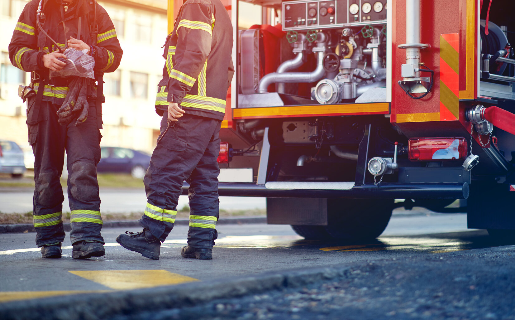 Profesional,Fire,Truck,With,Fire,Fighting,Equipment,And,Firemen,In
